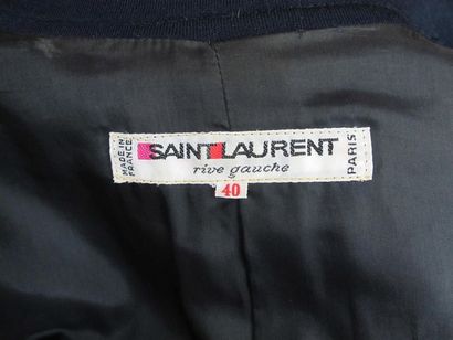 null YVES SAINT LAURENT Rive Gauche
Combinaison en laine bleue marine, deux poches...