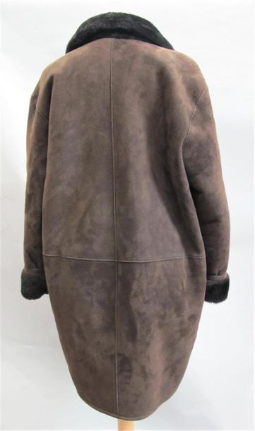 null SALVATORE FERRAGAMO
Veste en peau
Taille 38.