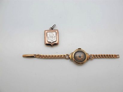 null Pendentif en or rose et blanc (18k) , monogrammé. Poids brut : 10,6 g
On joint...