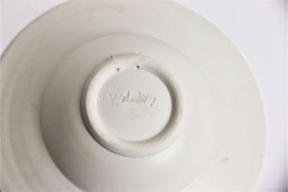 null WOUTERS Patty (née en 1954)
Coupe creuse en porcelaine à décor abstrait d'engobes...
