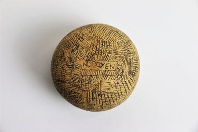 null DOYEN Nathalie (born 1964)
Small ochre terracotta bowl with incised decoration.
Signed.
H....