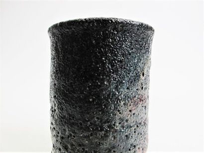 null ERIKSEN Gutte (1918-2008) Cylindrical stoneware
vase with brown and red foam...