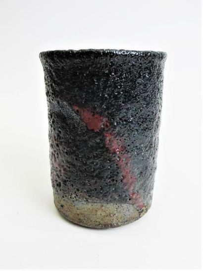 null ERIKSEN Gutte (1918-2008) Cylindrical stoneware
vase with brown and red foam...