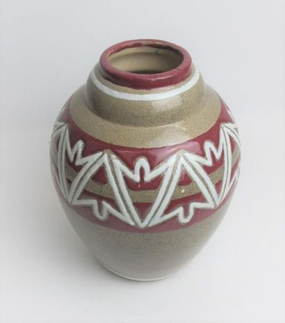 null LANEL Luc (1893-1965) & Marjolaine (1897-1967) Ovoid 
vase with a swollen neck...