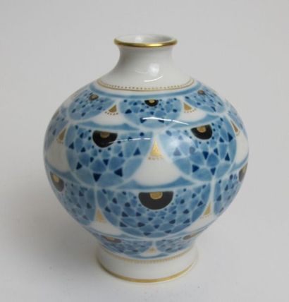 null NATIONAL MANUFACTURE OF SLAVES A pansu 
vase on flared neck heel in enamelled...