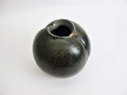 null CHAMPY Claude (born in 1944) A two-lobed stoneware 
vase with green enamel decoration...
