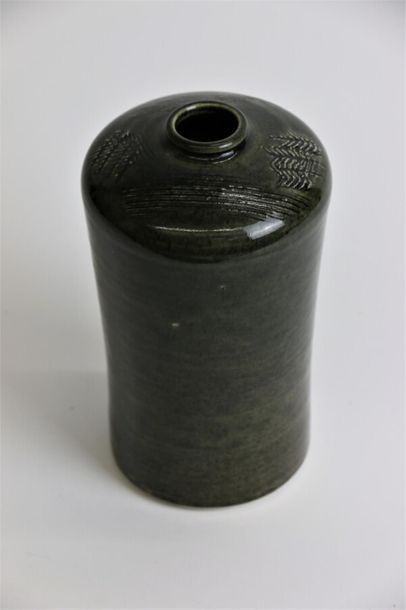 null ORLANDINI Mirko (1928-1996)
Vase cylindrique cintré à épaulement et col renflé...