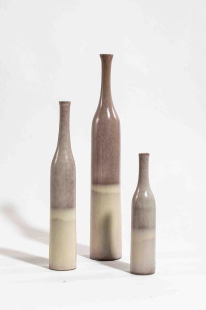 null JACQUES (1926-2008) & DANI (1933-2010) RUELLAND
Suite de trois importants vases...