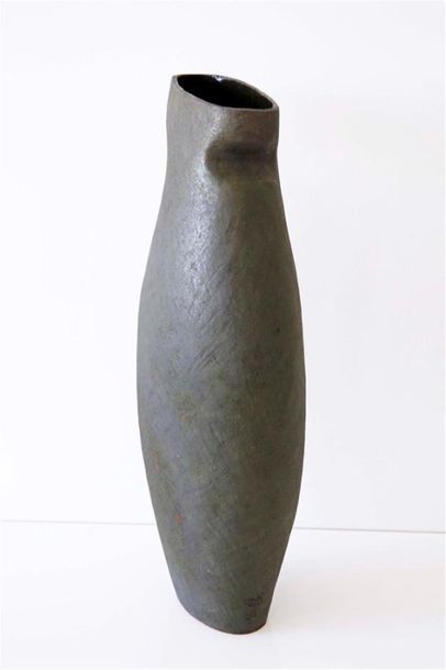 null DEBRIL Claire (b. 1927) Oval flat-bellied terracotta 
vase with green engobed...