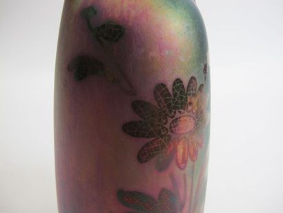 null MONTIÈRES 
Vase ovoïde à col pincé en céramique à décor floral stylisé dans...