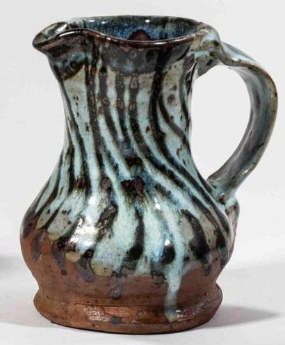 null KJAERSGAARD Anne (1933-1990) Stoneware
jug with stylized decoration partially...