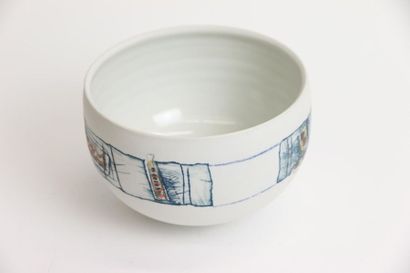 null VAN VEEN Heide (b. 1946) Porcelain
bowl decorated with a revolving frieze of...
