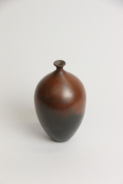 null EVERAERT Fernand (born in 1947) Ovoid
vase with small curved neck in sigillata...