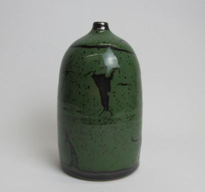 null GROUITCH Leïlah (b. 1945)
Vase with small narrow neck in green cracked enamelled...