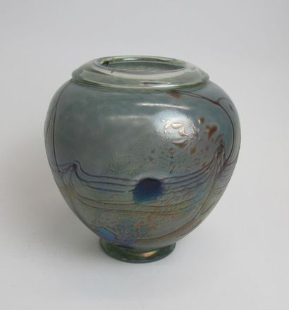 null PIERINI Robert (né en 1950) 
Vase en verre soufflé de forme boule à col ourlé...