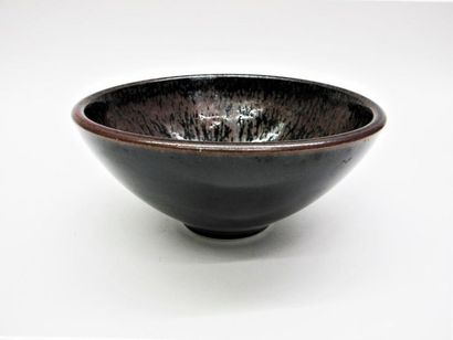 null HAIR Charles (born 1955) Porcelain
bowl with black enamel and ox blood decoration....