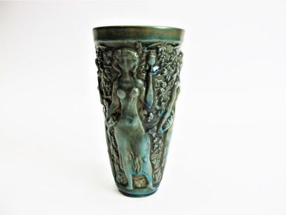 null ZSOLNAY Pecs
Vase cornet en céramique émaillée irisée bleu-vert à décor en relief...