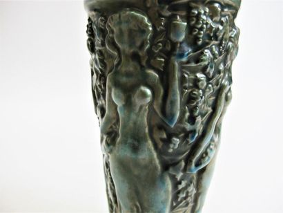 null ZSOLNAY Pecs
Vase cornet en céramique émaillée irisée bleu-vert à décor en relief...