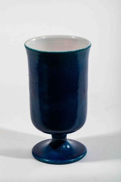 null CHAMBOST Pol (1906-1983) 
Vase sur piédouche à col évasé en céramique à couverte...