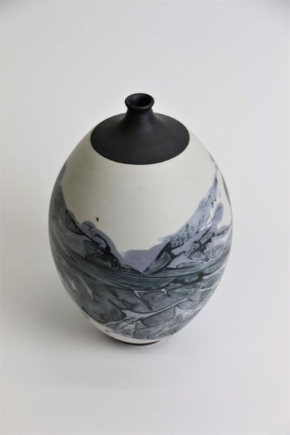 null SPITTERS Ardine (née en 1963)
Vase ovoïde à petit col cintré en porcelaine à...