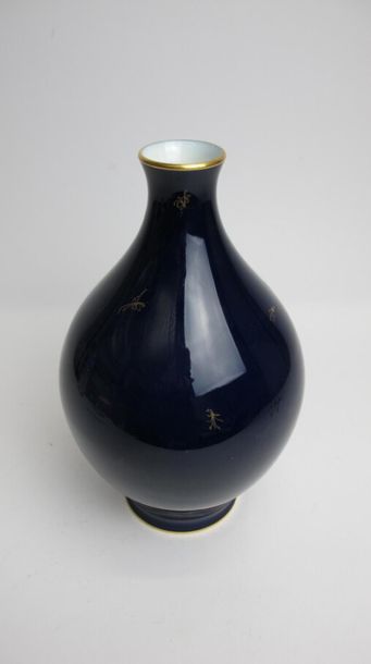 null NATIONAL MANUFACTURE OF SLAVES Blue enamelled hard porcelain baluster 
vase...