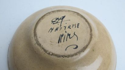 null LA MAITRISE IPIMS 
Cut in stoneware with polyhrome geometric decoration. Signed
D....