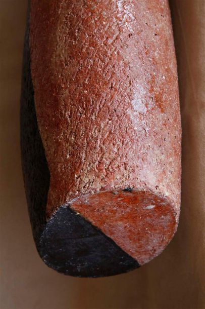 null DEBRIL Claire (née en 1927) 
Vase asymétrique à panse aplatie en terre cuite...