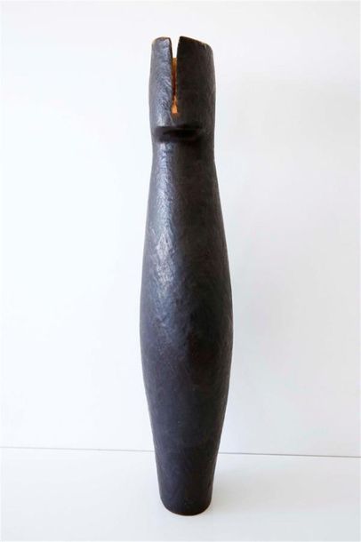 null DEBRIL Claire (née en 1927) 
Vase piriforme à panse aplatie en terre cuite à...