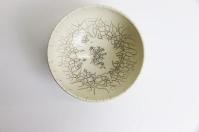 null DELANGHE Rudie (b. 1955) Enamelled and white cracked raku stoneware
bowl on...
