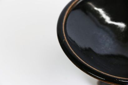 null LEBRUN Thérèse (born in 1956) Circular
cup on four-sided black enamelled stoneware...