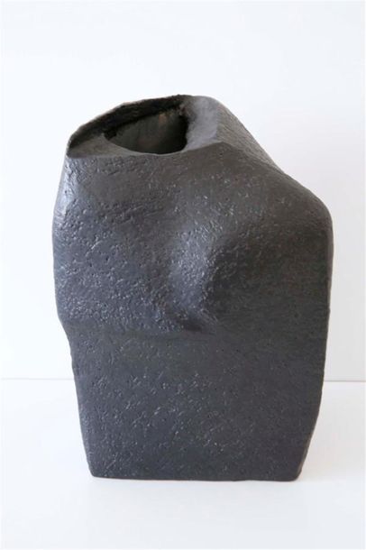 null DEBRIL Claire (b. 1927) Terracotta 
vase with three bumpy sides and black engobe...