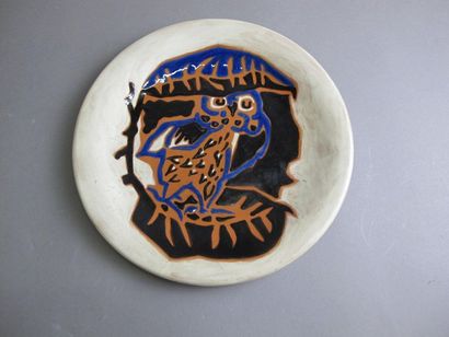 null LURCAT Jean (1892-1966) Clay
plate with blue, white and black enamel decoration...