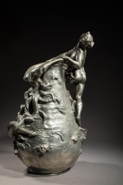 null Alfred Jean FORETAY (1861-1944) - Paris. 
Pewter vase "the octopus", showing...