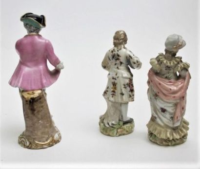 null ALLEMAGNE XIXème siècle
Trois statuettes en porcelaine à décor polychrome réhaussées...