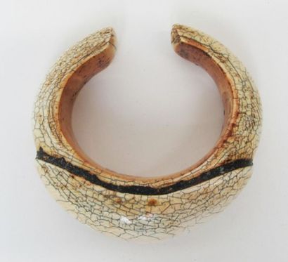 null BAMOUN/BAMILEKE - CAMEROUN
Bracelet en ivoire de femme de haut rang (royal ou...