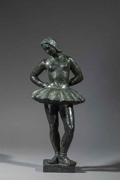 null Albert BOUQUILLON (1908-1997)
Danseuse
Épreuve en bronze à patine verte n°1/8,...