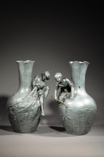 null Auguste MOREAU (1834-1917).
Two pewter vases, "Neapolitan fisherman and fisherwoman",...