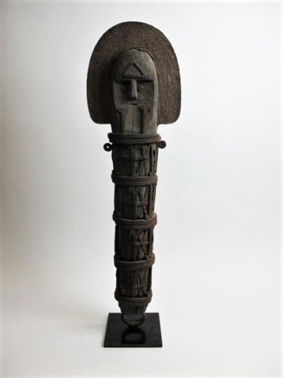 null IGBO NIGERIA
Ritual altar "OFO", 
Body without limbs, encircled in a mesh and...