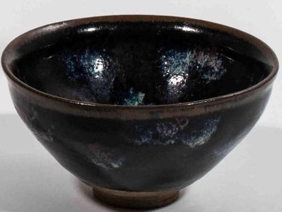 null CHINE du Nord, et Song (960-1280) probablement. 
Bol en grès porcelaineux à...