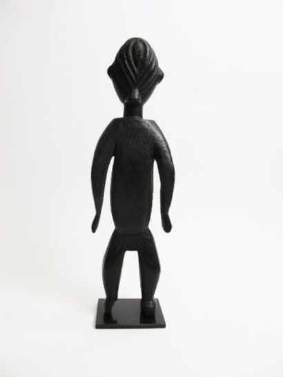 null IGALA - NIGERIA
Beautiful statuette with a deep black vegetal patina lacquered....
