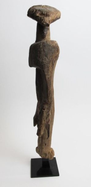 null MUMUYE - NIGERIA
Statue de très grande ancienneté circa 1880/1900, en bois lourd...