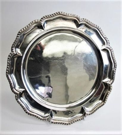 null Round dish in 925°/°° silver with poly-lobed rim decorated with fillets and...