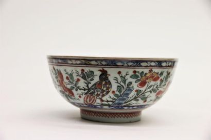 null CHINA XVIIIth century
Celadon enamelled porcelain bowl with incised floral decoration...