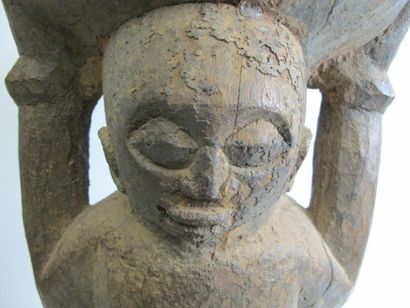 null YOROUBA - NIGERIA
Importante statue autel, gardienne du temple de SHANGO, orisha...