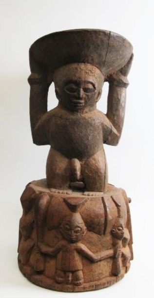 null YOROUBA - NIGERIA
Importante statue autel, gardienne du temple de SHANGO, orisha...