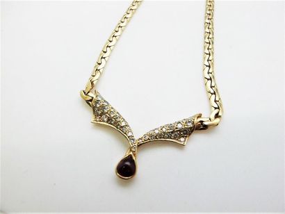 null Collier en or jaune 750°/°° orné au centre d'un élément drapé pavé de petits...