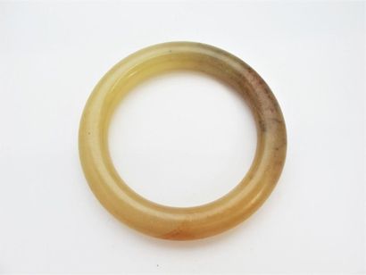 null CHINE
Bracelet jonc en jade-néphrite beige et marron.
D. 6,3 cm
Poids: 76 g