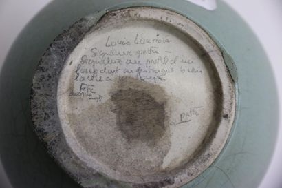null LOUIS LOURIOUX (1874-1930) attribué à
Vase ovoïde sur talon en grès émaillé...