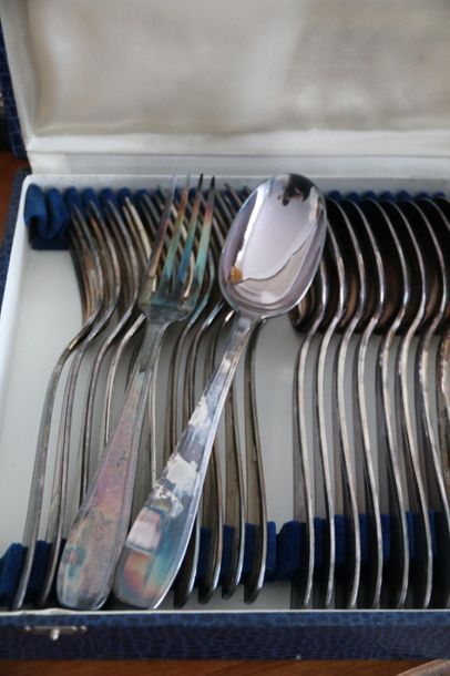null Set of silver-plated metal cutlery: ice cream cutlery, 6 teaspoons, 6 forks...