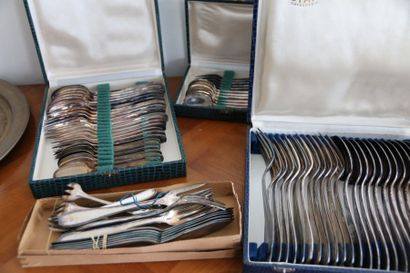 null Set of silver-plated metal cutlery: ice cream cutlery, 6 teaspoons, 6 forks...